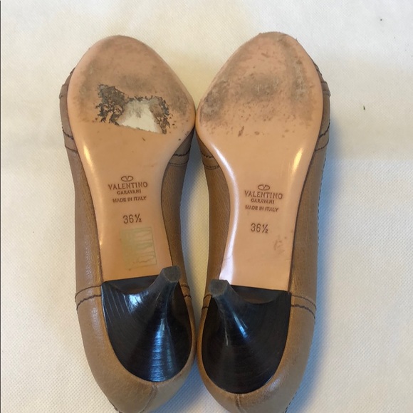 Valentino Peep Toe 1” Brown Heel - Picture 5 of 7